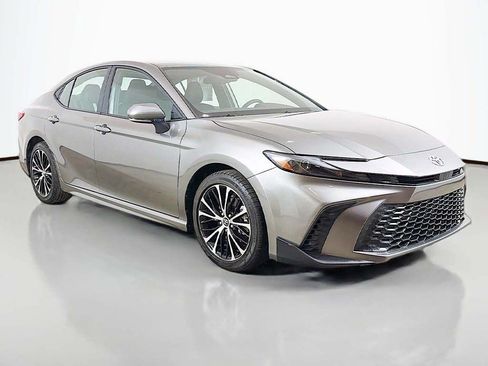 Used 2026 Toyota Camry SE FWD image 2