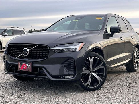 Used 2022 Volvo XC60 B5 R-Design w/ Advanced Package image 2