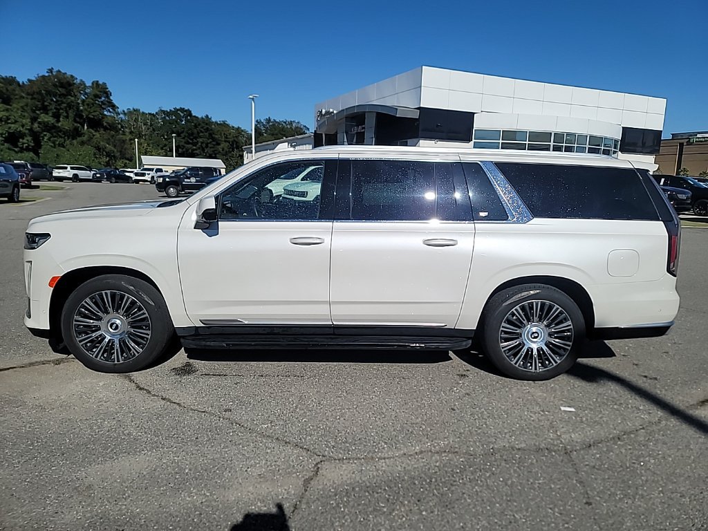 Used 2023 Cadillac Escalade ESV Premium Luxury w/ Performance Package AWD/4WD image 4