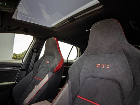 Used 2025 Volkswagen GTI SE FWD image 47
