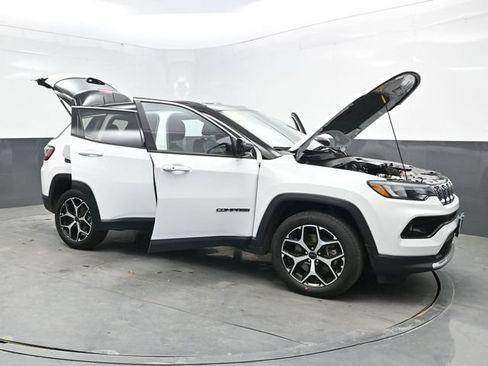 Used 2025 Jeep Compass Limited AWD/4WD image 34