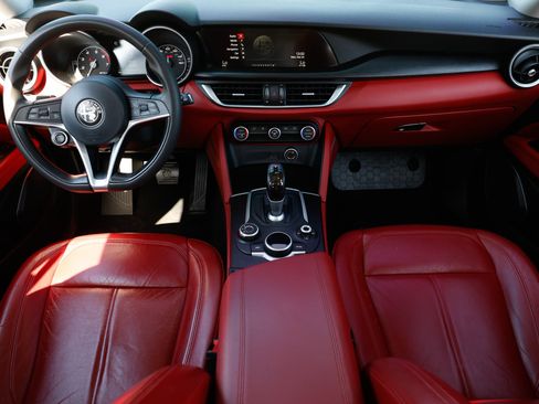 Used 2018 Alfa Romeo Stelvio AWD image 2