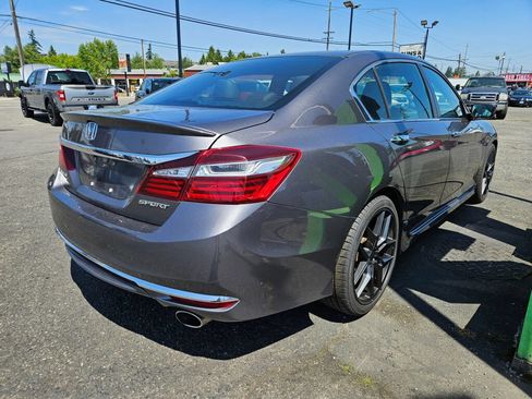 Used 2017 Honda Accord Sport image 5