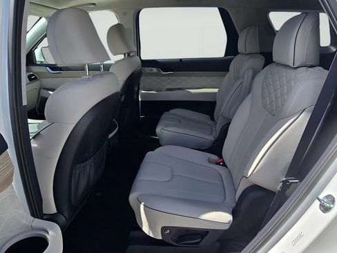 Used 2022 Hyundai Palisade Calligraphy image 11