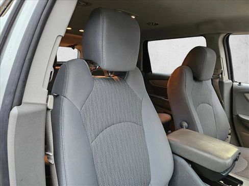 Used 2017 Chevrolet Traverse LS image 16