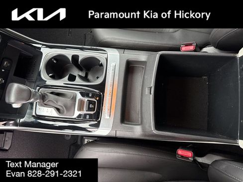 Used 2024 Kia Carnival EX image 31