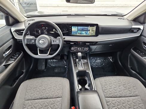 Used 2025 Nissan Kicks SV image 9