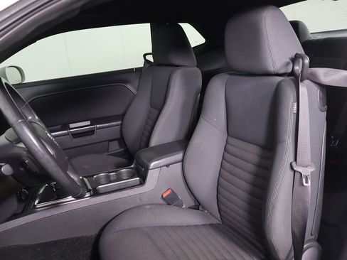 Used 2012 Dodge Challenger SXT RWD image 18