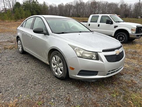 Used 2012 Chevrolet Cruze LS image 2