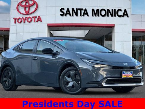 Used 2023 Toyota Prius Prime SE image 2