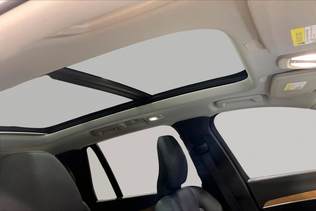 Certified 2025 Volvo XC90 B6 Plus w/ Protection Package Premier AWD/4WD image 29