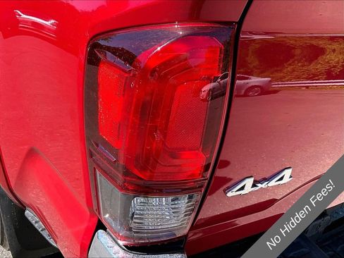 Used 2019 Toyota Tacoma SR5 AWD/4WD image 29