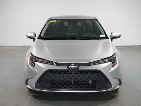 Used 2022 Toyota Corolla LE image 2