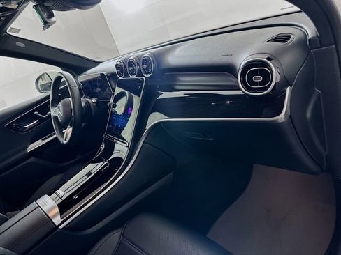 Used 2025 Mercedes-Benz GLC 300 4MATIC image 28