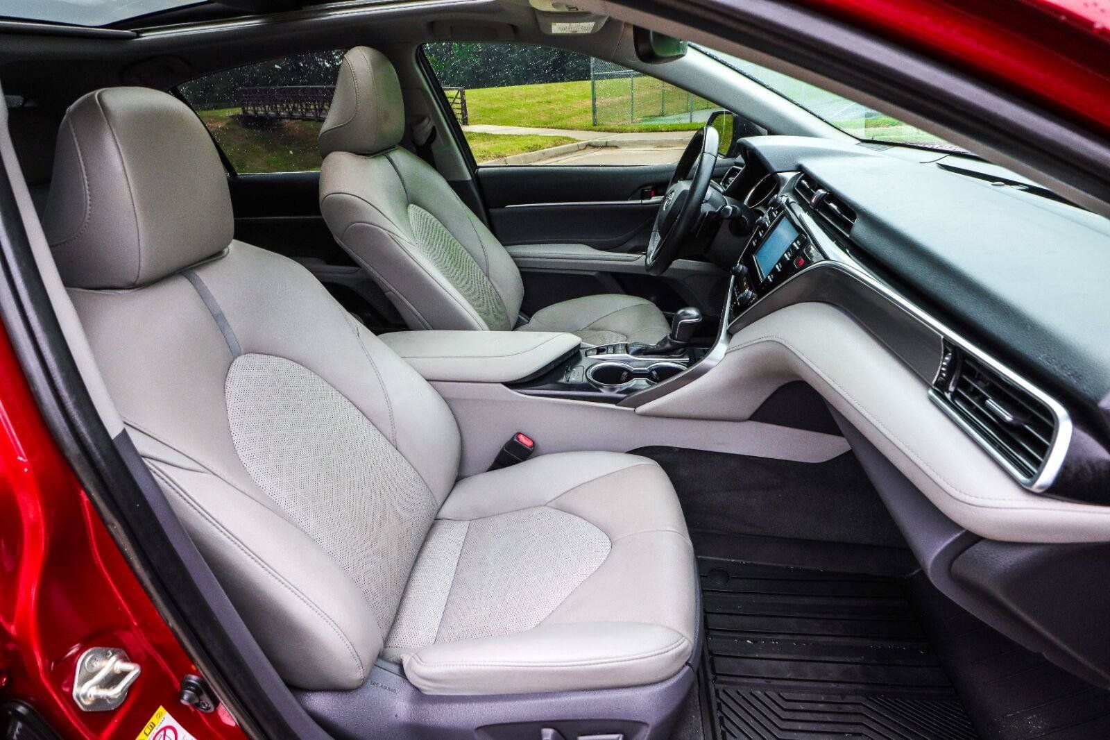 Used 2018 Toyota Camry XSE FWD image 37