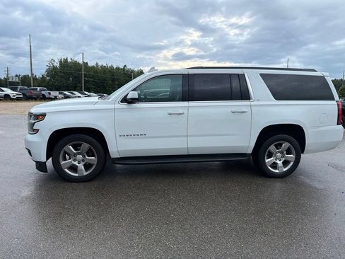 Used 2017 Chevrolet Suburban LT w/ Luxury Package AWD/4WD image 7