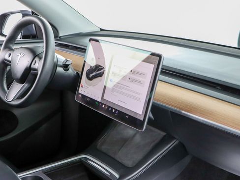 Used 2023 Tesla Model Y AWD image 23