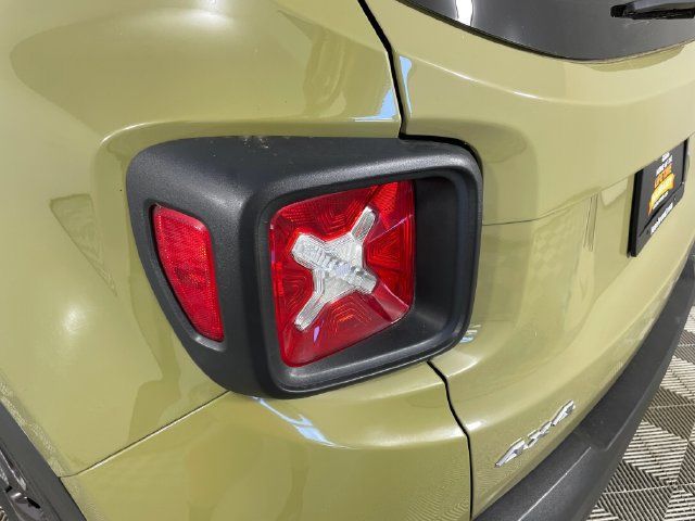 Used 2015 Jeep Renegade Latitude w/ Popular Equipment Group AWD/4WD image 18