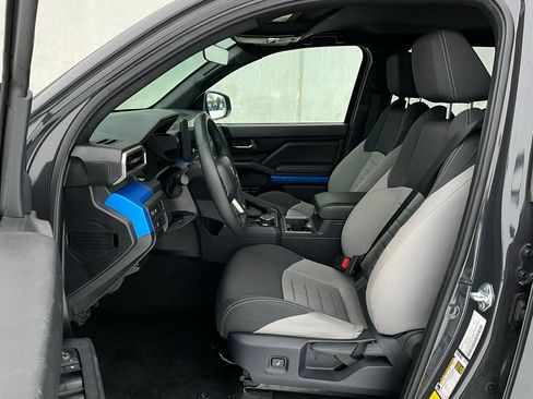 Used 2025 Toyota Tacoma TRD Off-Road image 10