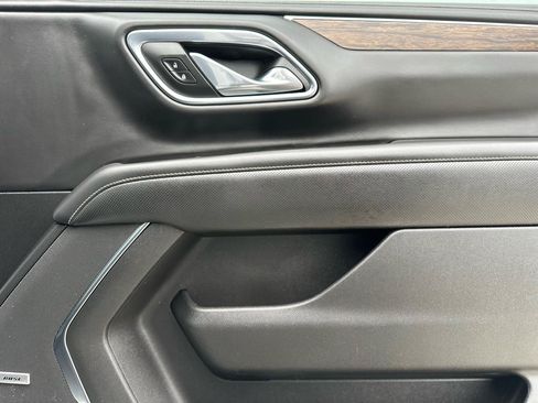 Used 2022 Chevrolet Suburban Premier AWD/4WD image 19
