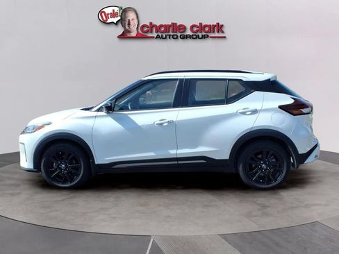 Used 2023 Nissan Kicks SR w/ SR Premium Package FWD image 2