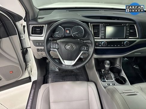 Used 2019 Toyota Highlander Limited image 18