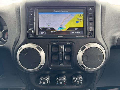 Used 2014 Jeep Wrangler Unlimited Sahara w/ Dual Top Group AWD/4WD image 22