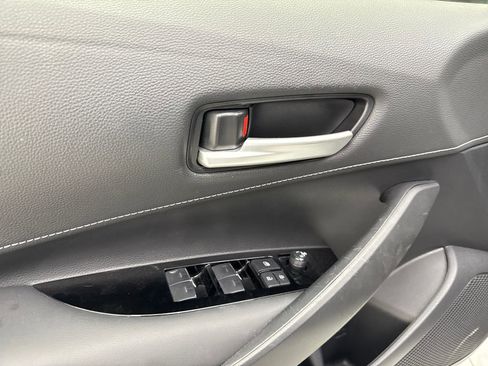 Used 2022 Toyota Corolla Hatchback image 12