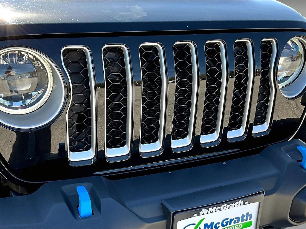 Used 2023 Jeep Wrangler Unlimited Sahara AWD/4WD image 34