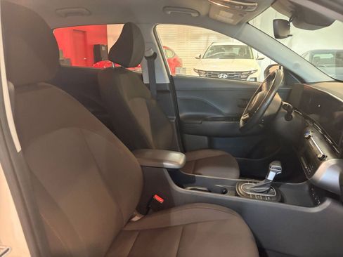 Used 2025 Hyundai Kona SEL image 36