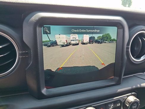 Used 2021 Jeep Gladiator Overland w/ Popular Equipment Package AWD/4WD image 18