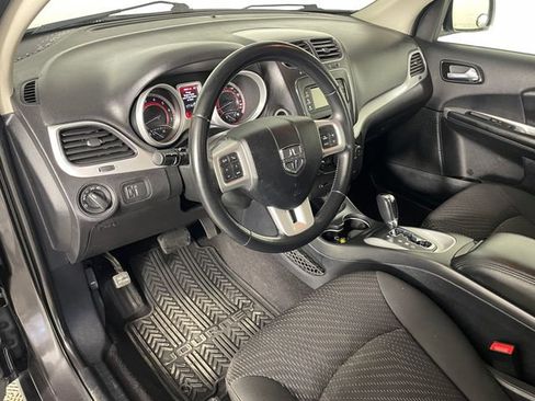 Used 2018 Dodge Journey SE w/ Connectivity Group FWD image 3