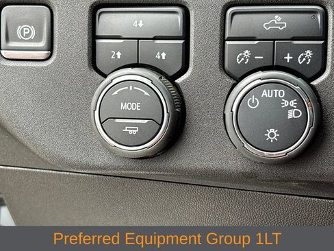 Used 2024 Chevrolet Silverado 2500 LT AWD/4WD image 6