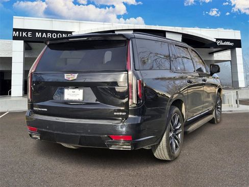 Used 2023 Cadillac Escalade ESV Sport Platinum image 3