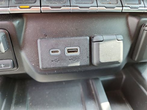 Used 2020 GMC Sierra 1500 AT4 w/ AT4 Premium Package image 24