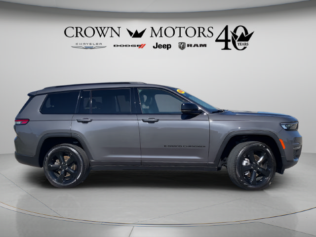 Used 2025 Jeep Grand Cherokee L Limited w/ Black Appearance Package AWD/4WD image 4