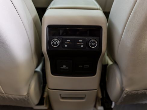 Used 2021 GMC Acadia Denali w/ Denali Technology Package FWD image 64