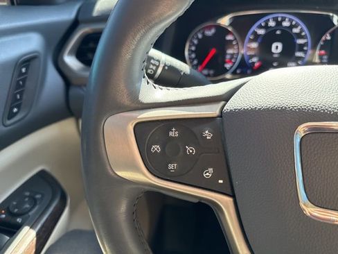 Used 2021 GMC Acadia Denali w/ Denali Technology Package FWD image 18