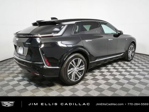 Used 2024 Cadillac Lyriq Luxury AWD/4WD image 3