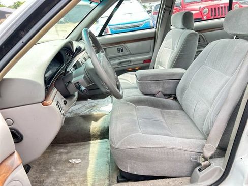 Used 1998 Oldsmobile 88 FWD image 27