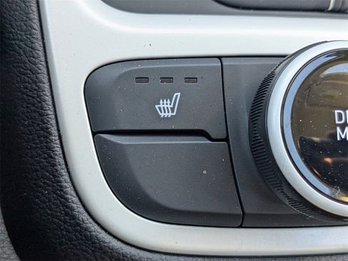 Used 2023 Hyundai Venue Limited image 20