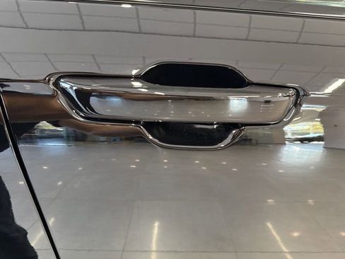 New 2025 Jeep Grand Cherokee Altitude image 21