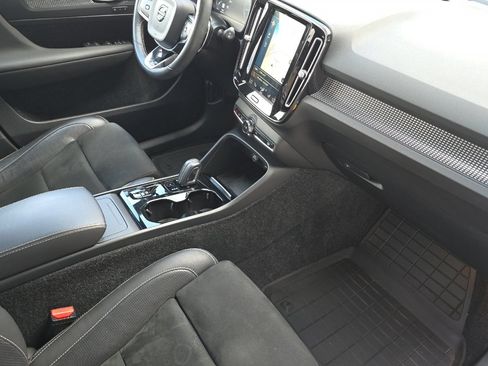 Used 2020 Volvo XC40 T5 R-Design w/ Protection Package AWD/4WD image 17