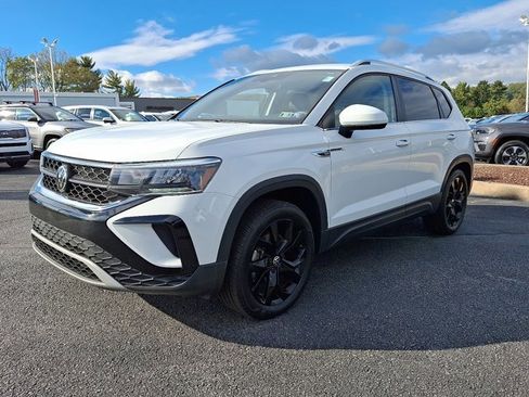 Used 2023 Volkswagen Taos SE w/ Black Wheel Package image 3