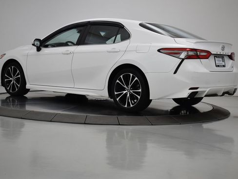 Used 2018 Toyota Camry SE FWD image 18