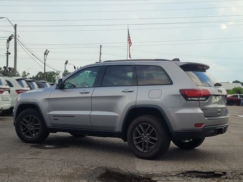 Used 2016 Jeep Grand Cherokee Laredo 75th Anniversary AWD/4WD image 7