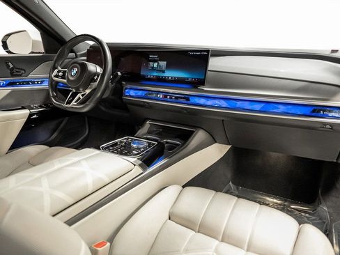 Used 2023 BMW 740i w/ Luxury Rear Seating Package image 2