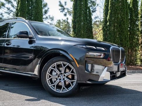 Used 2023 BMW X7 xDrive40i w/ Parking Assistance Package image 7