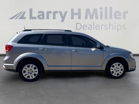 Used 2019 Dodge Journey SE image 6