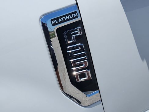 Used 2022 Ford F250 Platinum w/ FX4 Off-Road Package AWD/4WD image 12